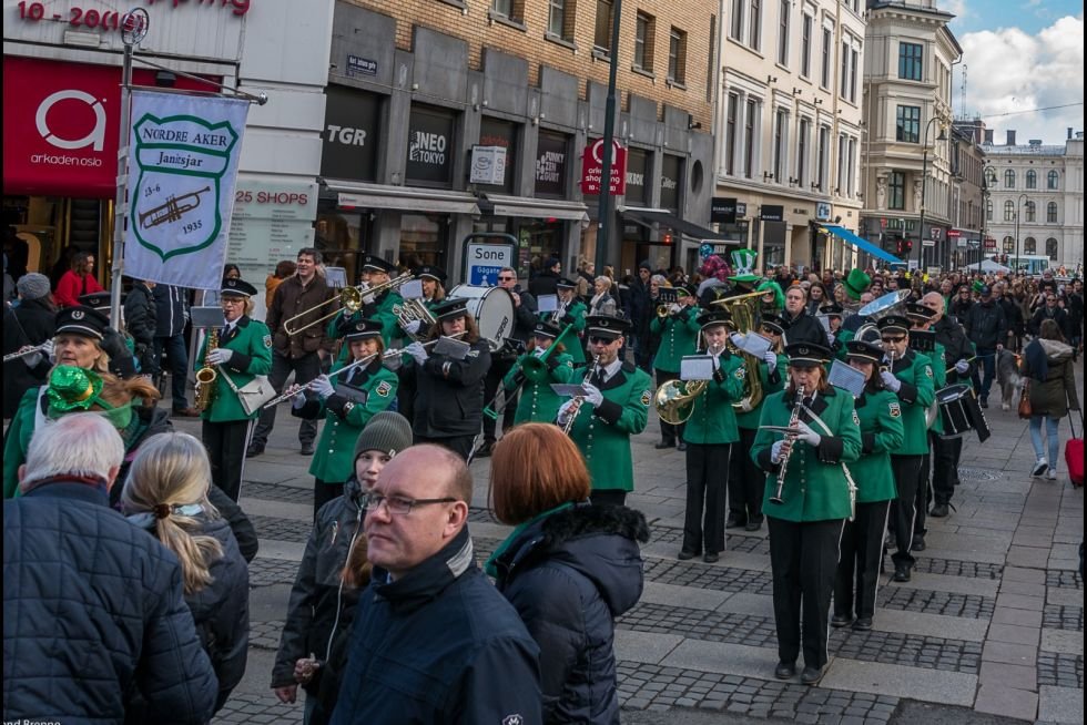 Nordre Aker Janitsjar åpnet marssesongen 2017 ved å marsjere på Karl Johans gate under feiringen av St. Patrick Day.